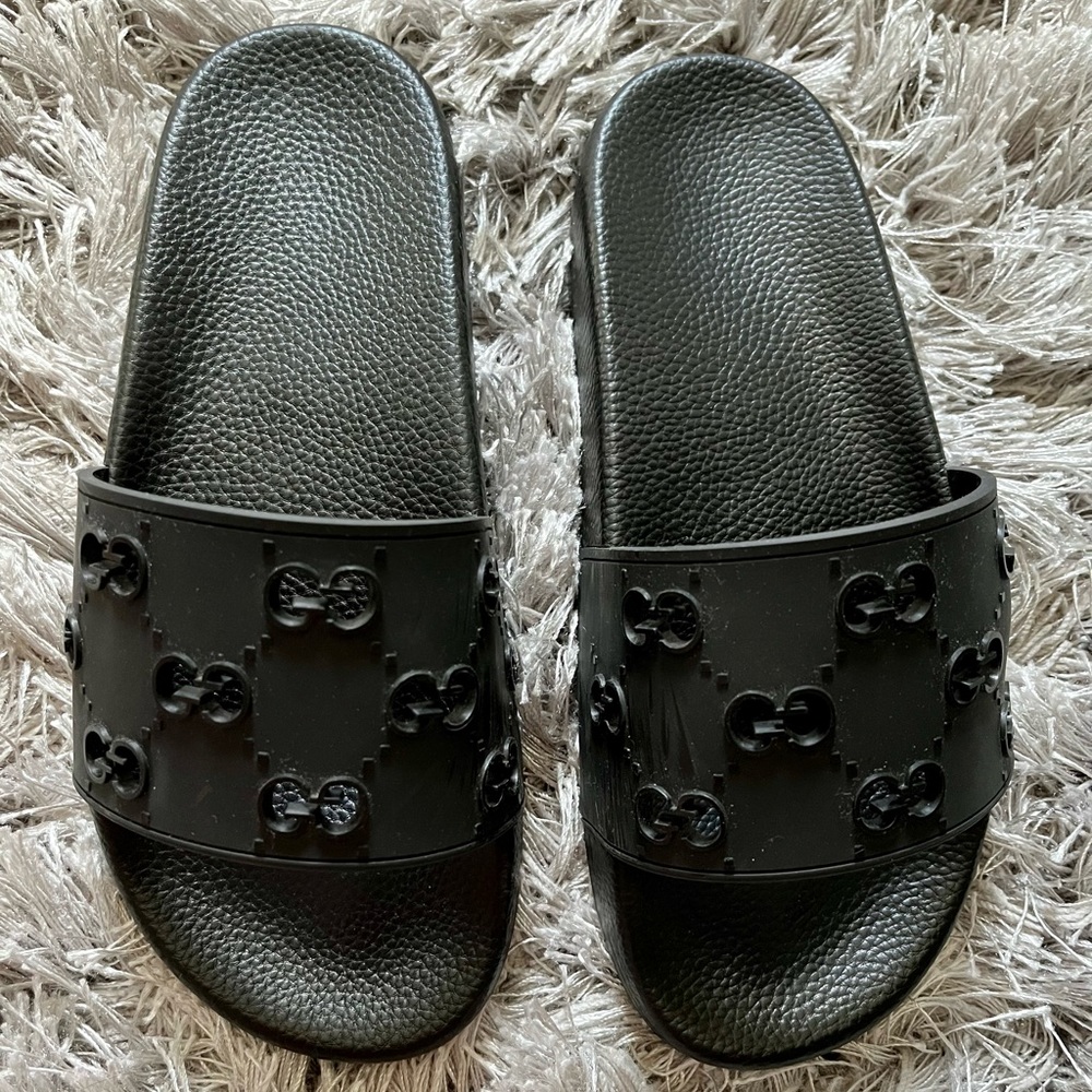 Women's black rubber GG slide sandal, size 40 (10 US)